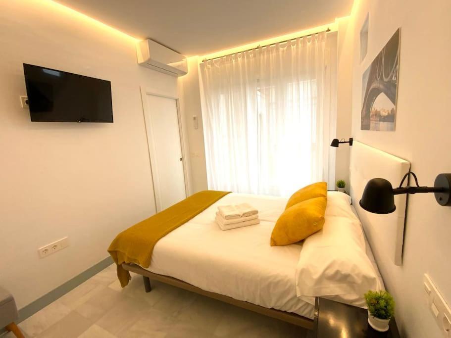 My Home In Triana, Luminoso Y Acogedor Apartamento Seville Luaran gambar