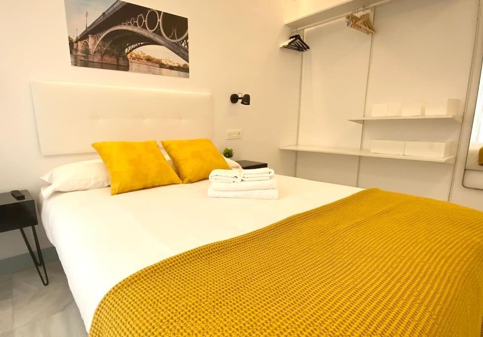 My Home In Triana, Luminoso Y Acogedor Apartamento Seville Luaran gambar